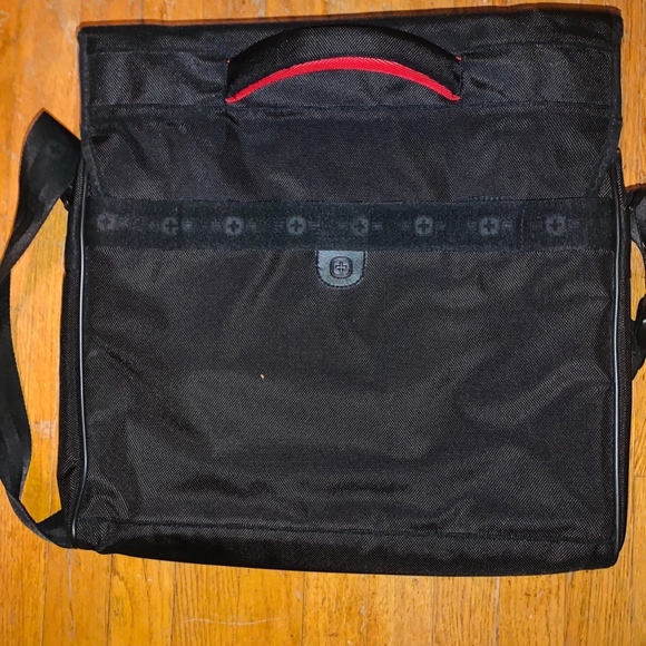 Victorinox Swiss Army Messenger/Computer Bag 17" - Picture 3 of 3